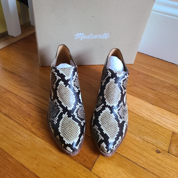 Madewell Sonia Low Leather Chelsea Boot - Picture 8 of 13